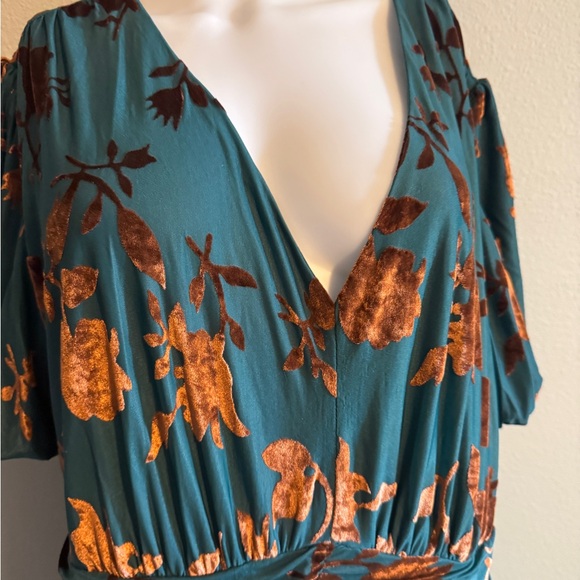 Baltic Born Leslie Velvet Maxi Dress in the Bronze + Jade color variant. - Picture 5 of 6